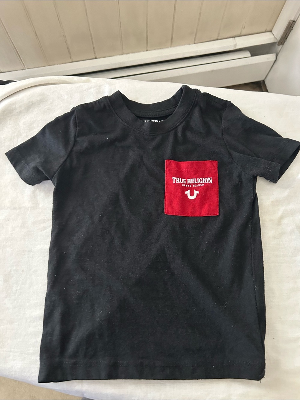 True Religion Toddler Contrast Pocket Graphic Tee Shirt/Size 3 T